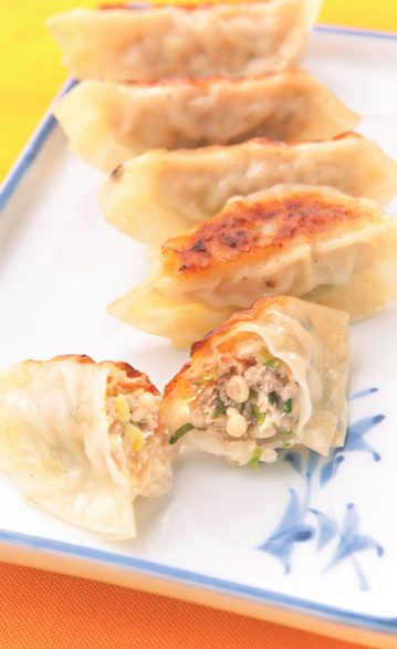 ヘルシーなキノコでかさ増し♪ ジューシーエノキ餃子 ヘルシーなキノコでかさ増し♪ ジューシーエノキ餃子
